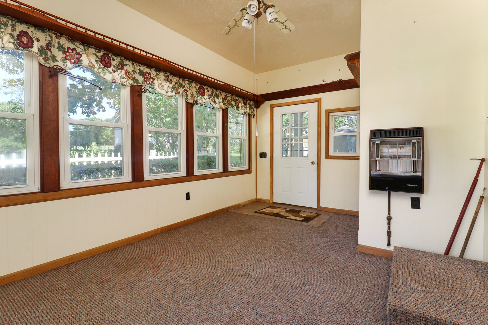 105 W C Street, Delavan, IL 61734