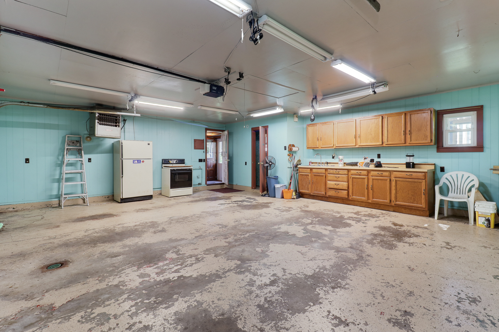 105 W C Street, Delavan, IL 61734