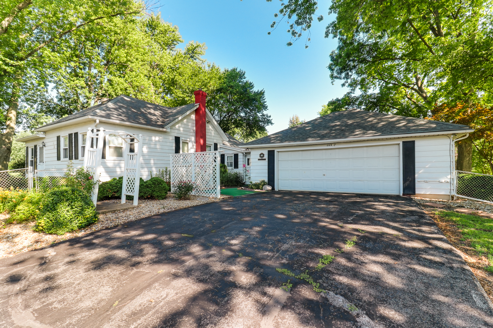 105 W C Street, Delavan, IL 61734