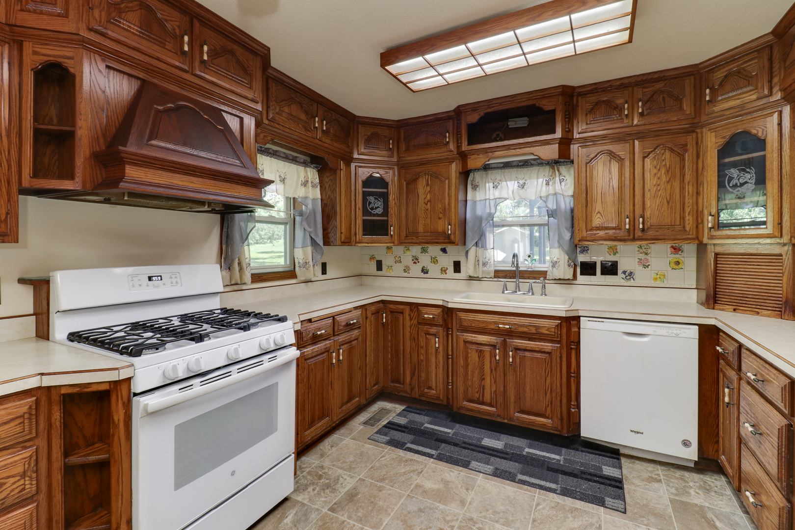 105 W C Street, Delavan, IL 61734