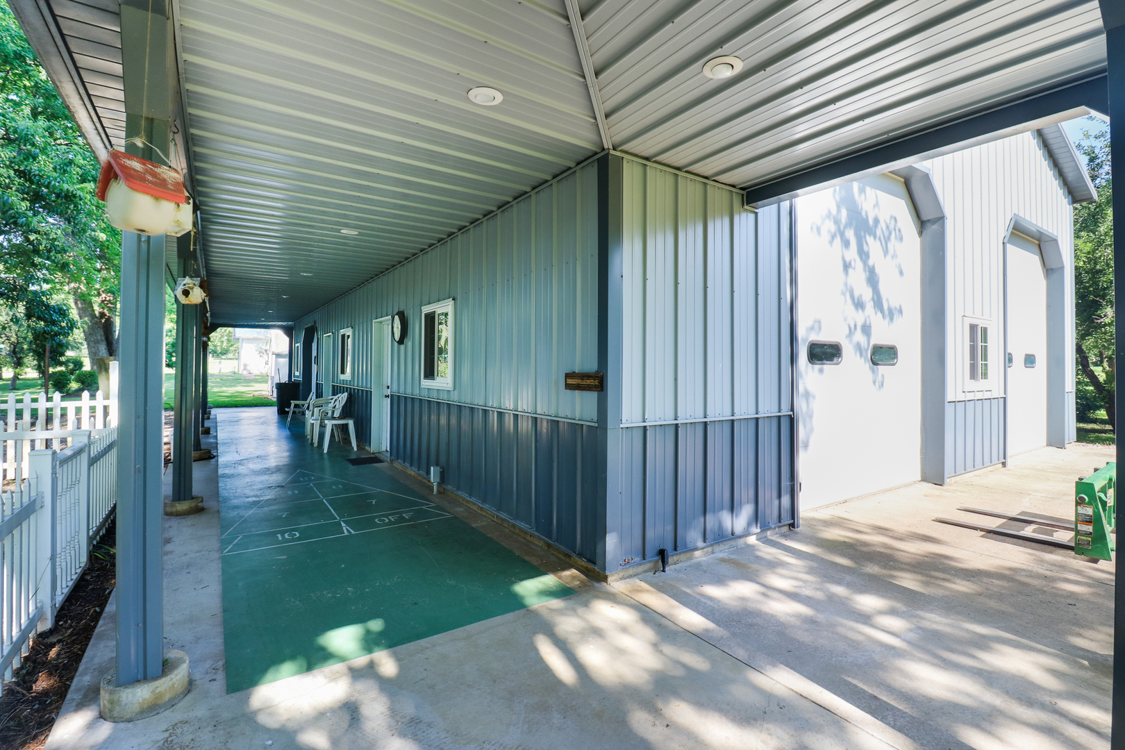 105 W C Street, Delavan, IL 61734