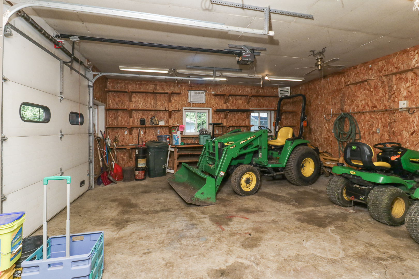 105 W C Street, Delavan, IL 61734