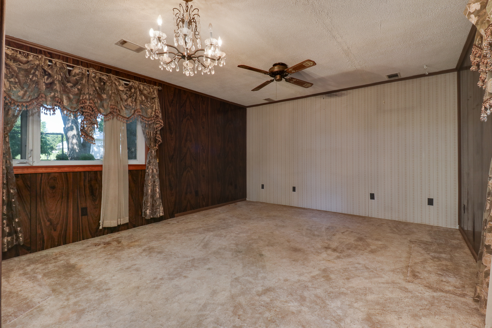 105 W C Street, Delavan, IL 61734