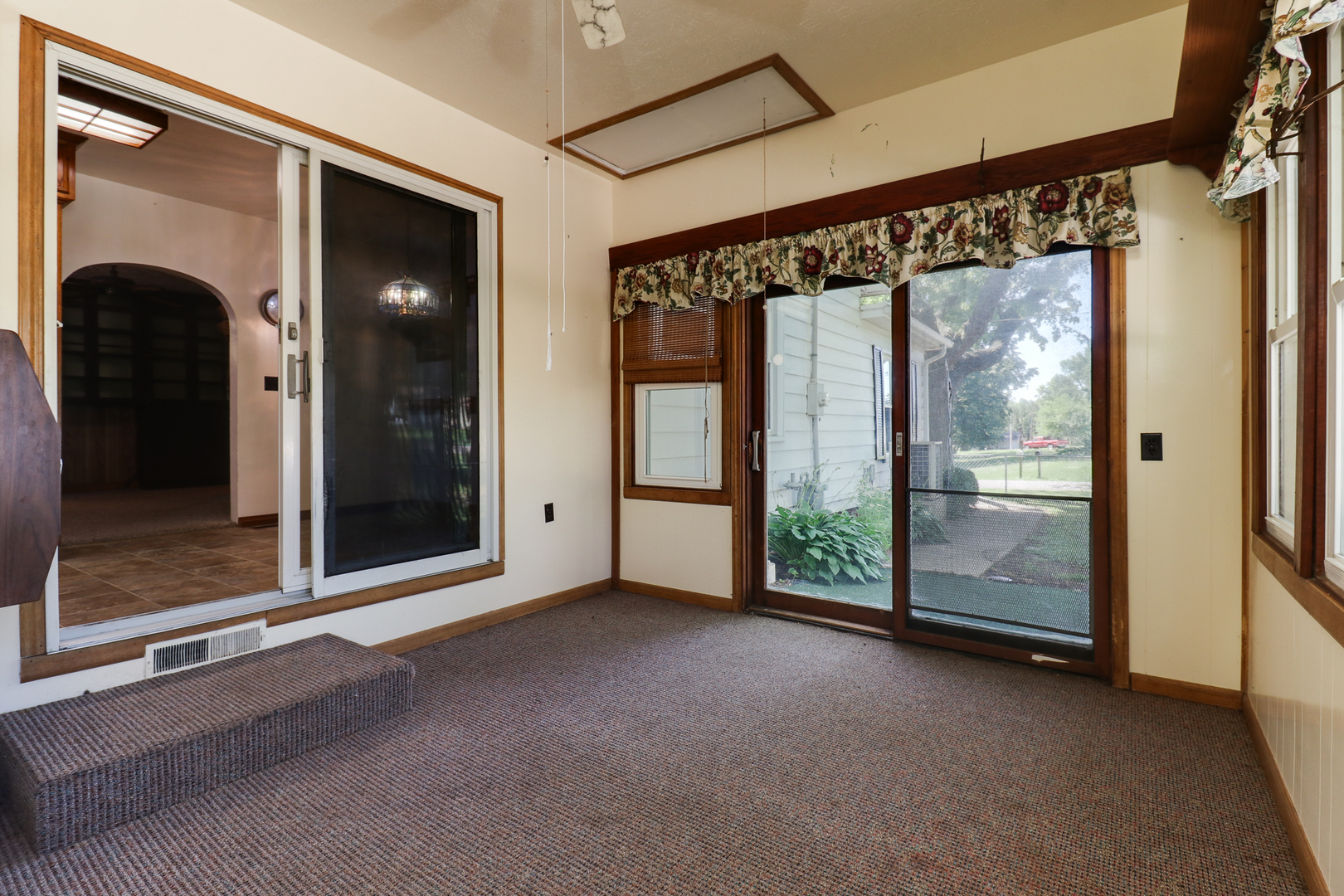 105 W C Street, Delavan, IL 61734