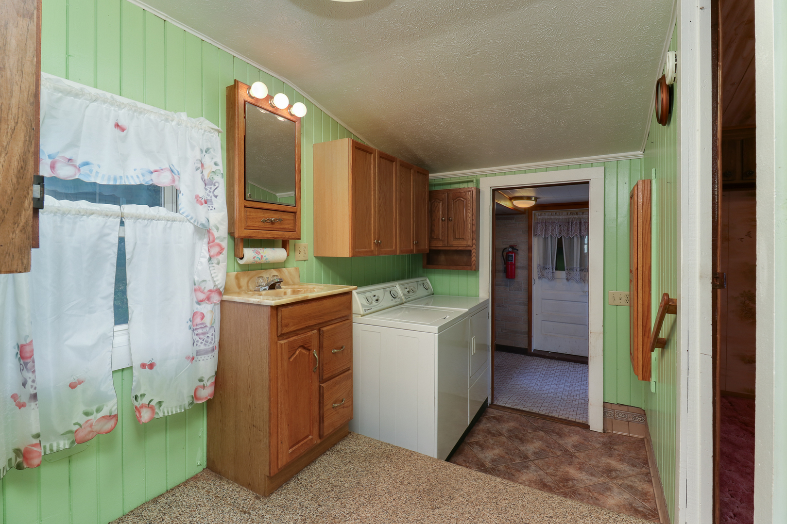 105 W C Street, Delavan, IL 61734