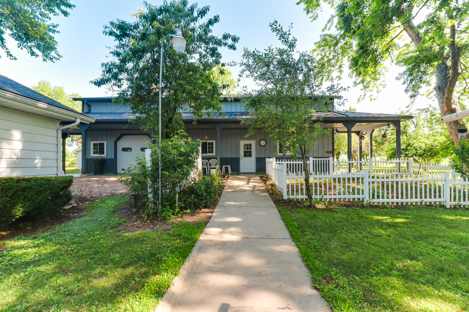 105 W C Street, Delavan, IL 61734