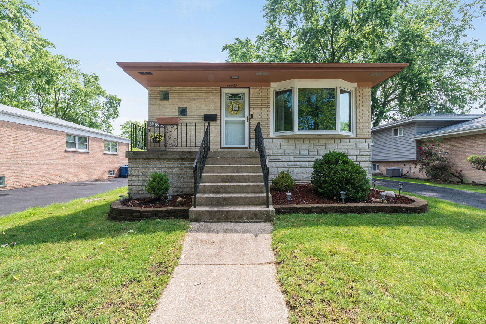 14437 Kostner Avenue, Midlothian, IL 60445