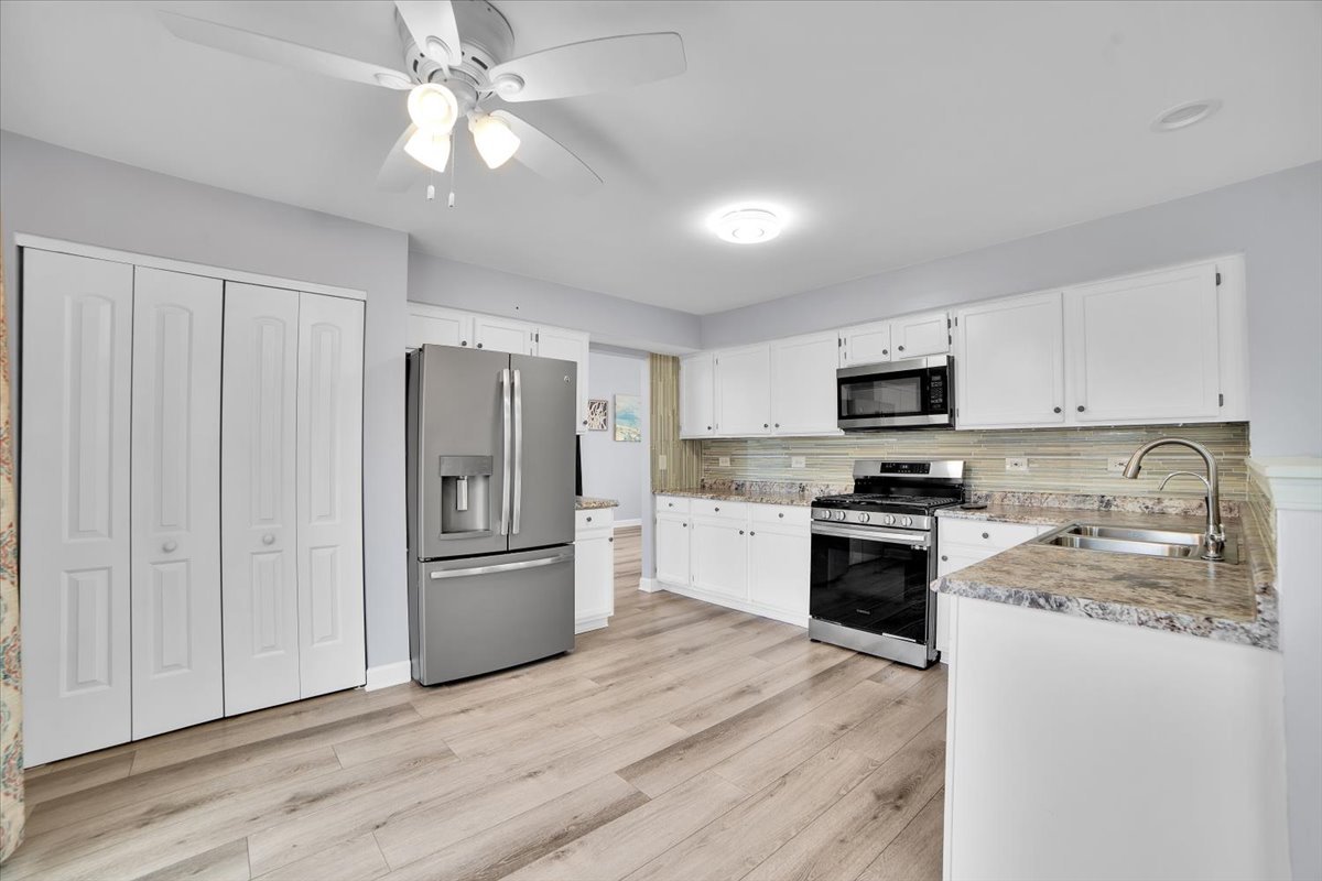 1758 Red Bud Road, Bolingbrook, IL 60490