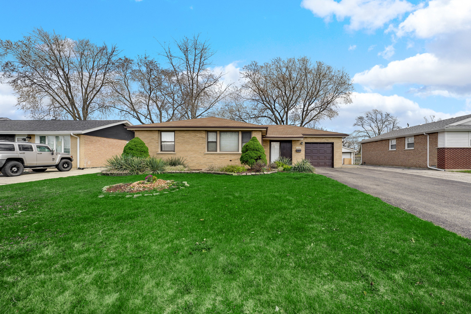 12801 W Playfield Drive, Crestwood, IL 60418