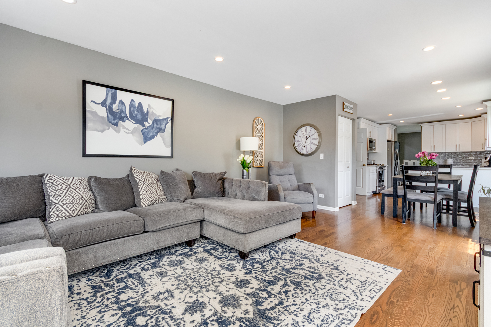 923 Christa Court, Elk Grove Village, IL 60007