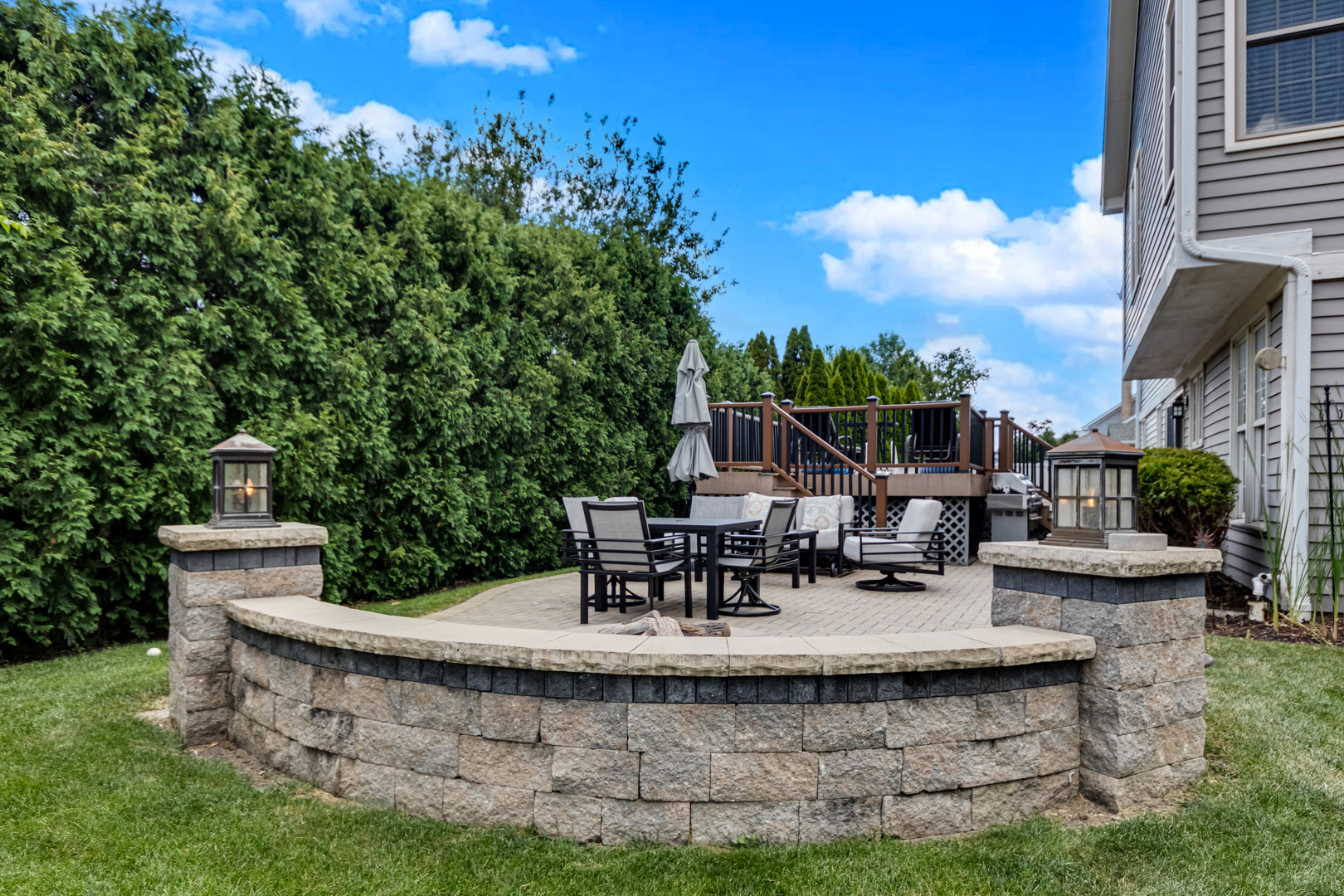 923 Christa Court, Elk Grove Village, IL 60007