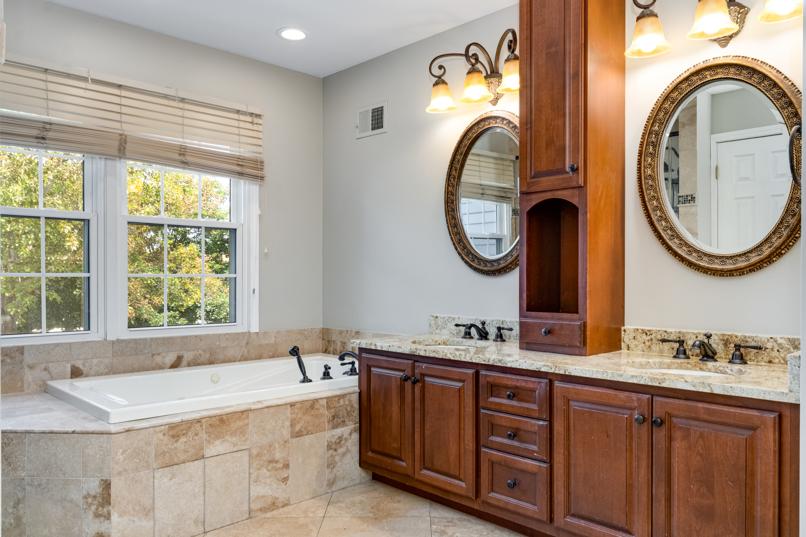 923 Christa Court, Elk Grove Village, IL 60007
