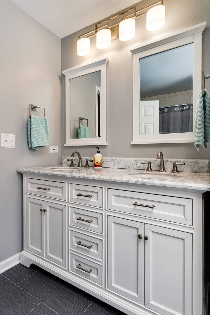 923 Christa Court, Elk Grove Village, IL 60007