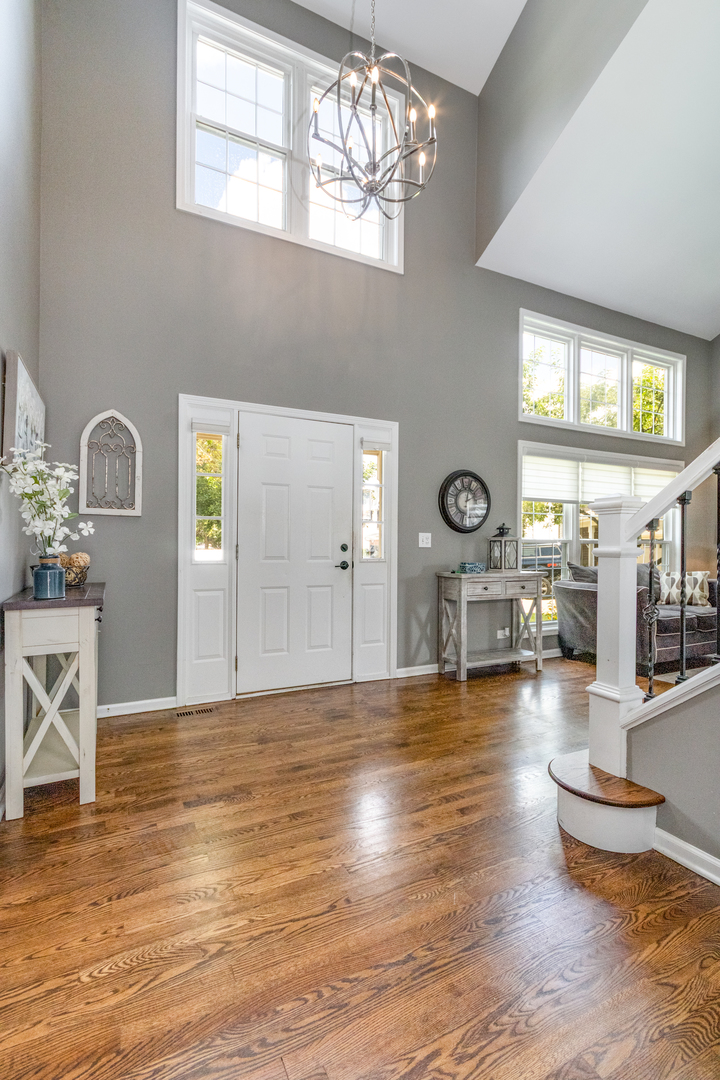 923 Christa Court, Elk Grove Village, IL 60007