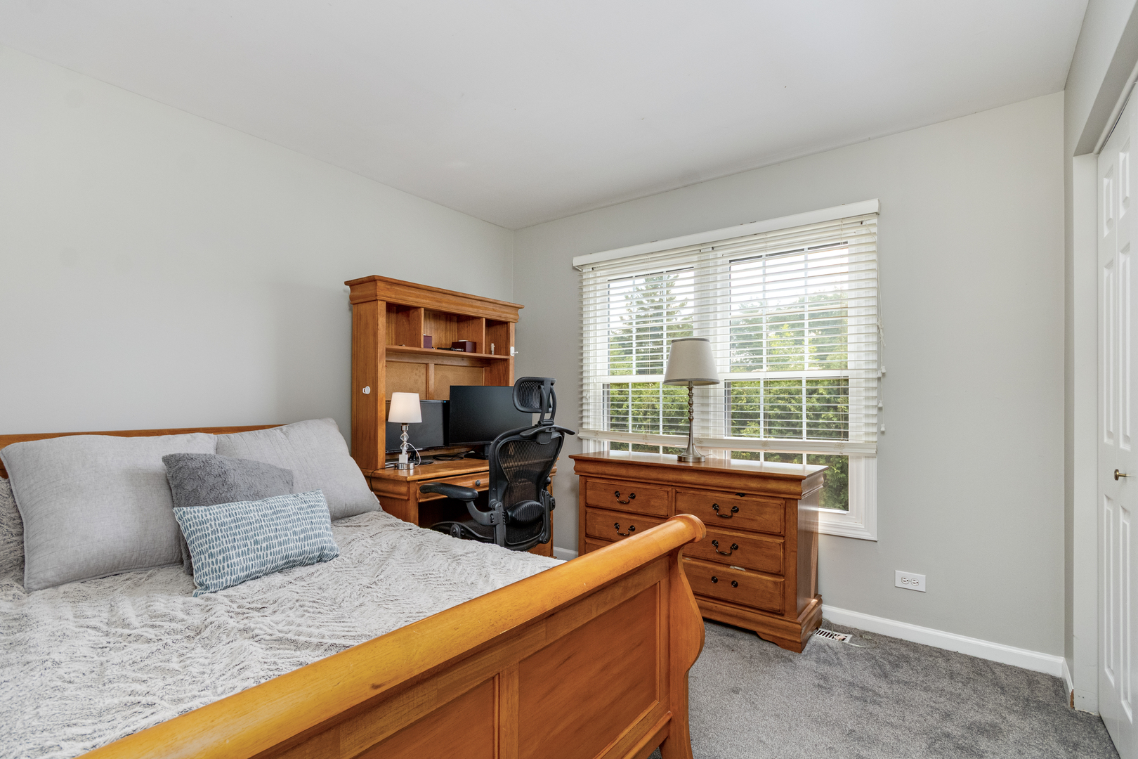 923 Christa Court, Elk Grove Village, IL 60007
