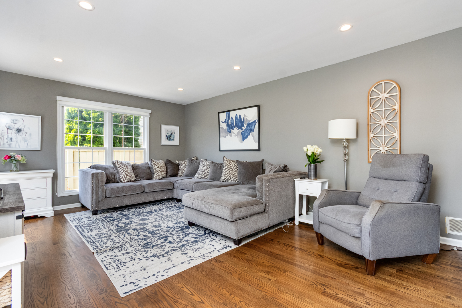 923 Christa Court, Elk Grove Village, IL 60007