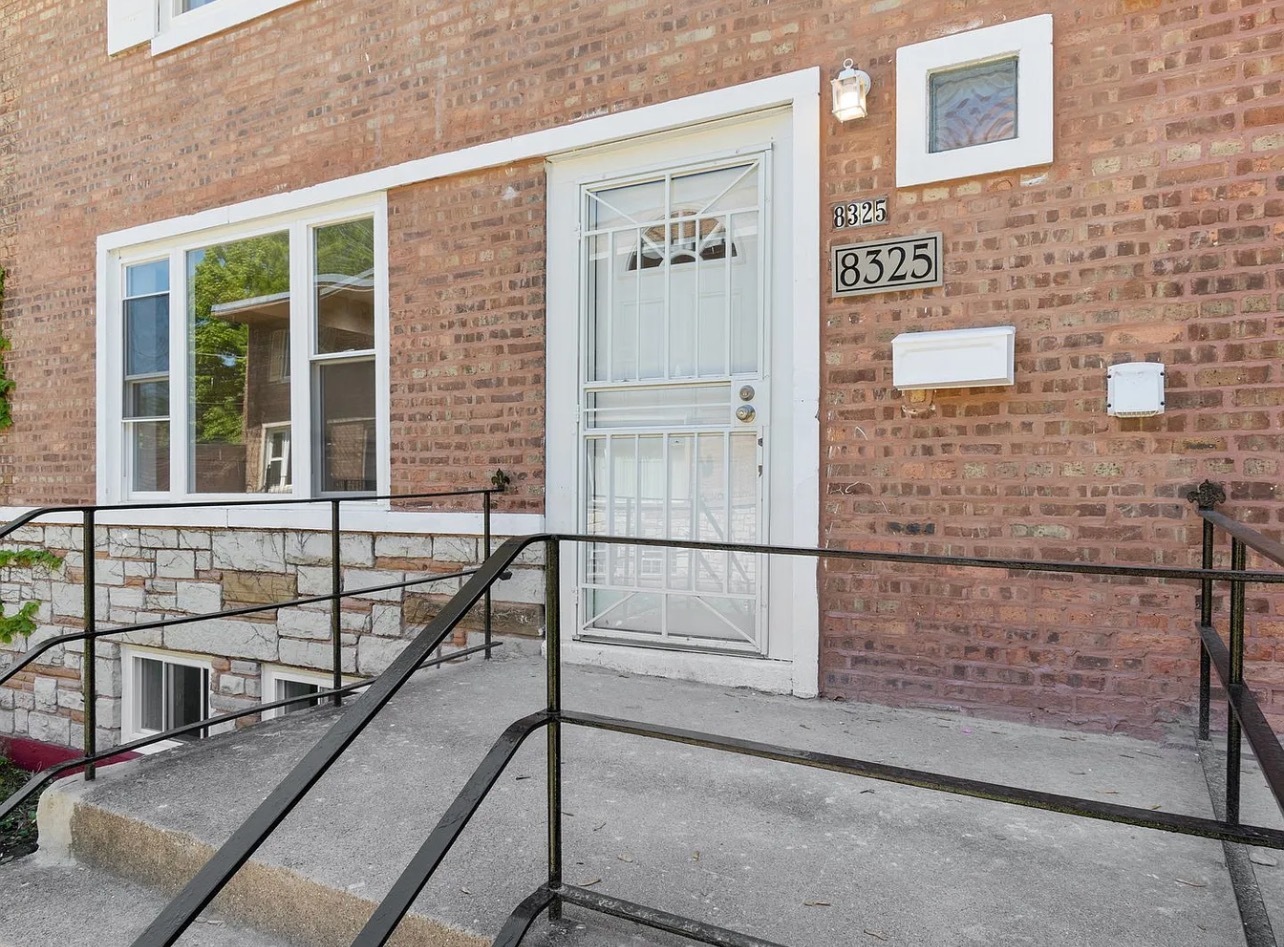 8325 S Ingleside Avenue, Chicago, IL 60619
