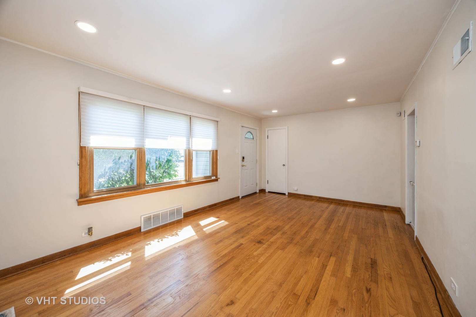 10008 S Tripp Avenue, Oak Lawn, IL 60453