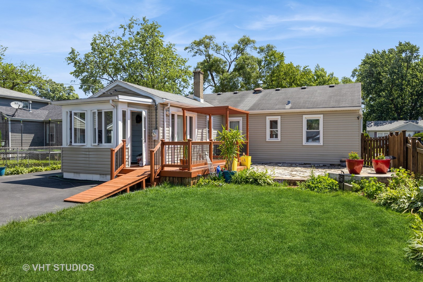 10008 S Tripp Avenue, Oak Lawn, IL 60453