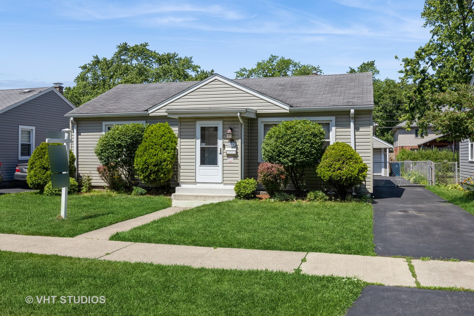 10008 S Tripp Avenue, Oak Lawn, IL 60453