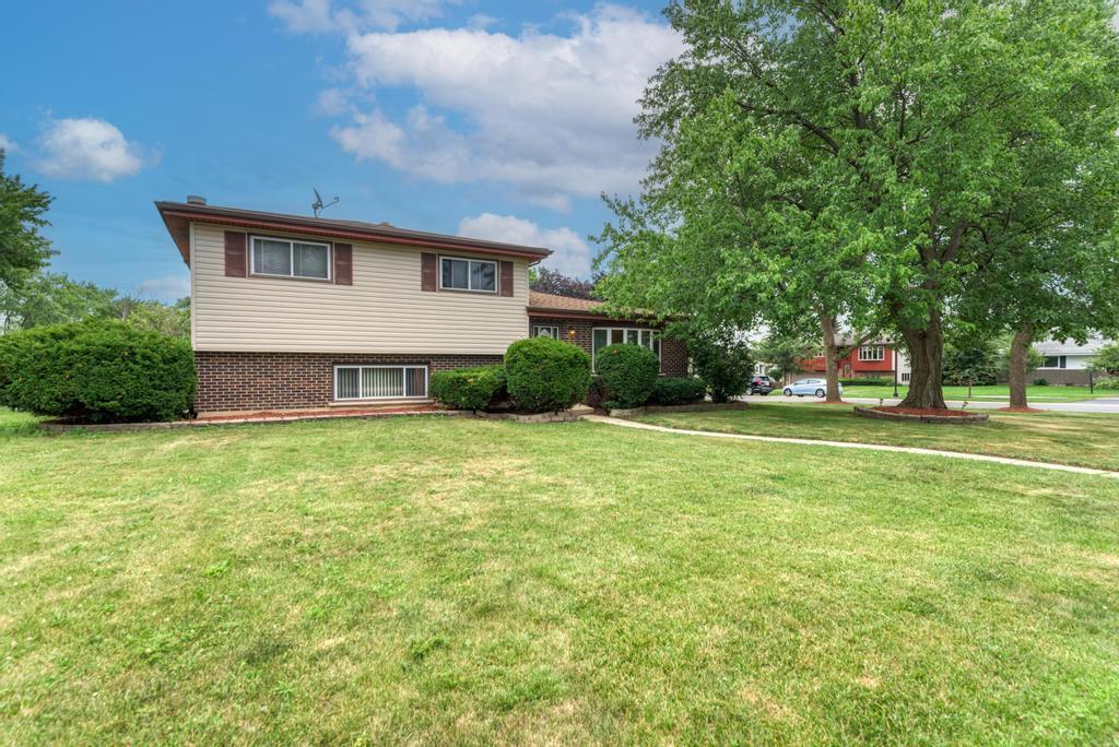 1795 JO ANN Lane, Addison, IL 60101