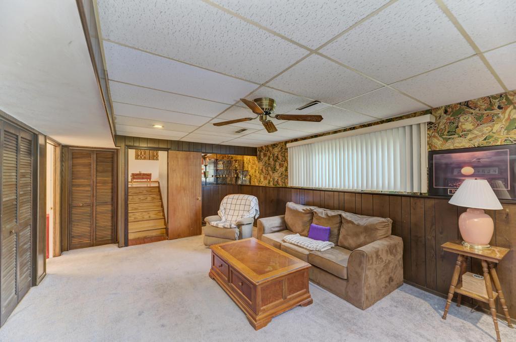 1795 JO ANN Lane, Addison, IL 60101
