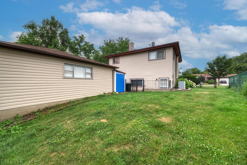 1795 JO ANN Lane, Addison, IL 60101