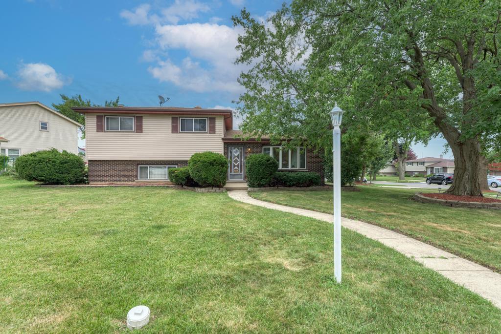 1795 JO ANN Lane, Addison, IL 60101