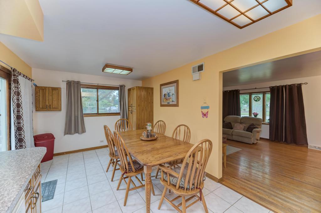 1795 JO ANN Lane, Addison, IL 60101