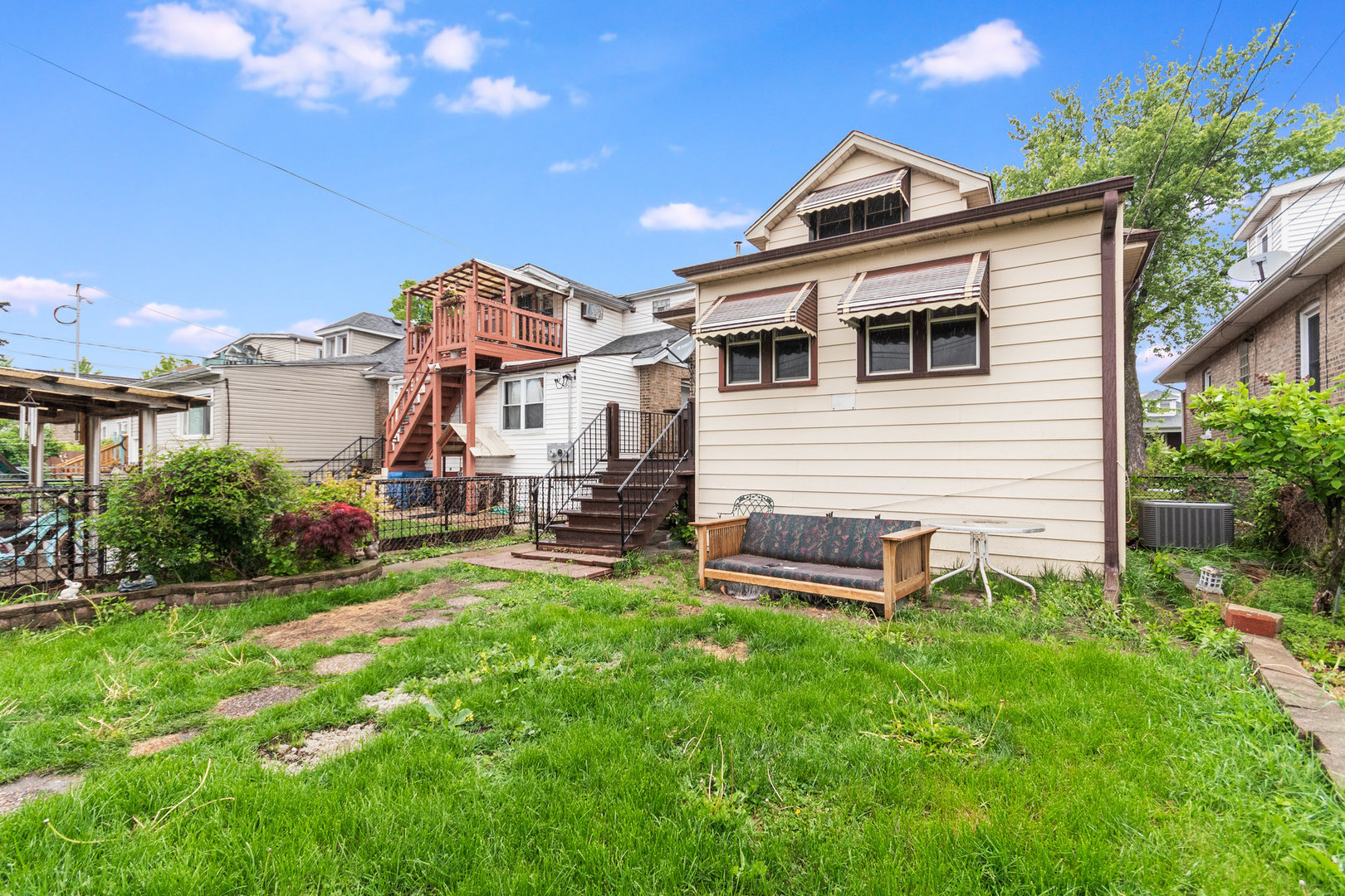 5941 W Waveland Avenue, Chicago, IL 60634