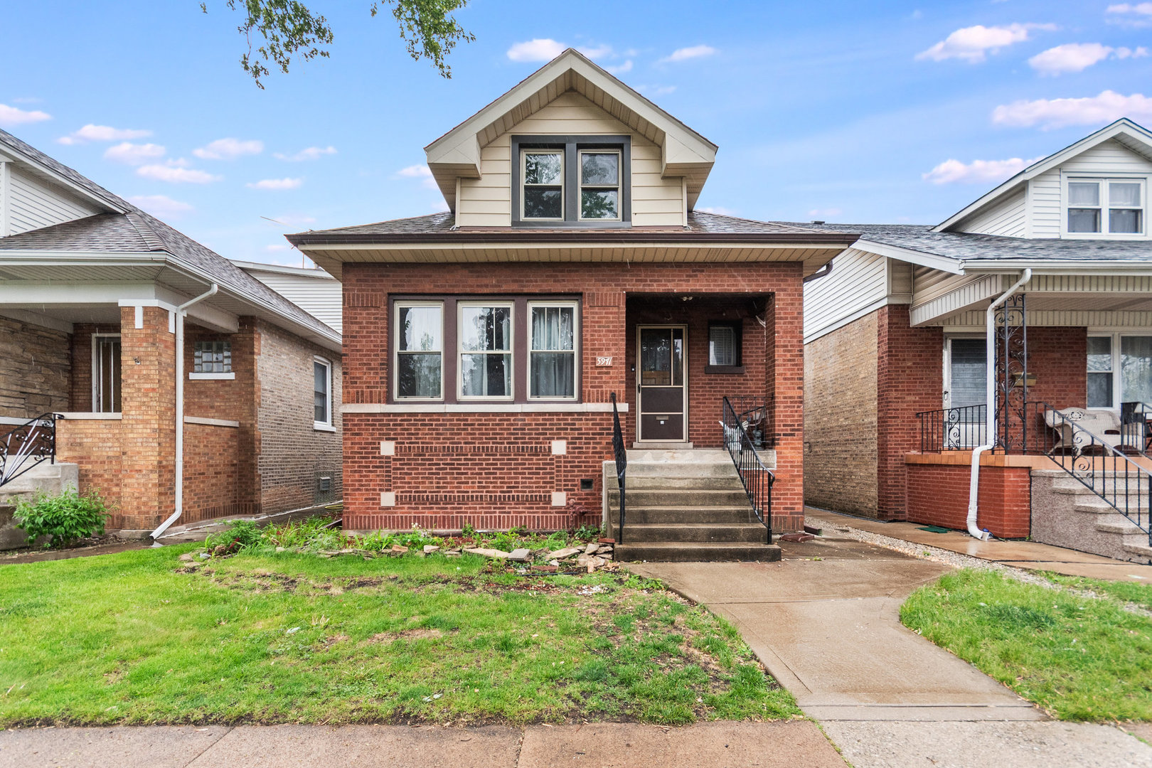 5941 W Waveland Avenue, Chicago, IL 60634