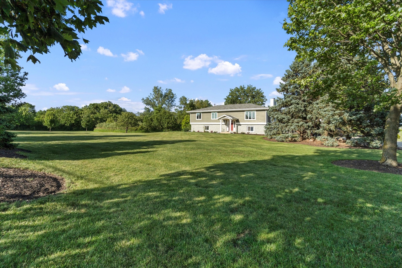1002 S Schoolhouse Road, New Lenox, IL 60451