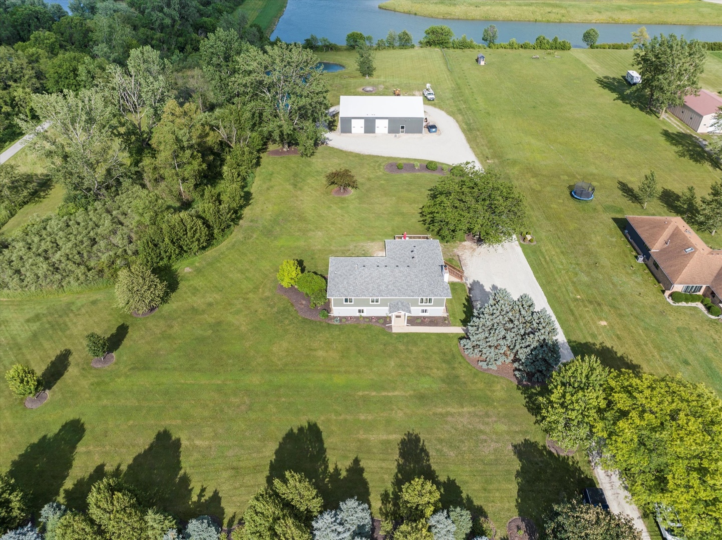 1002 S Schoolhouse Road, New Lenox, IL 60451