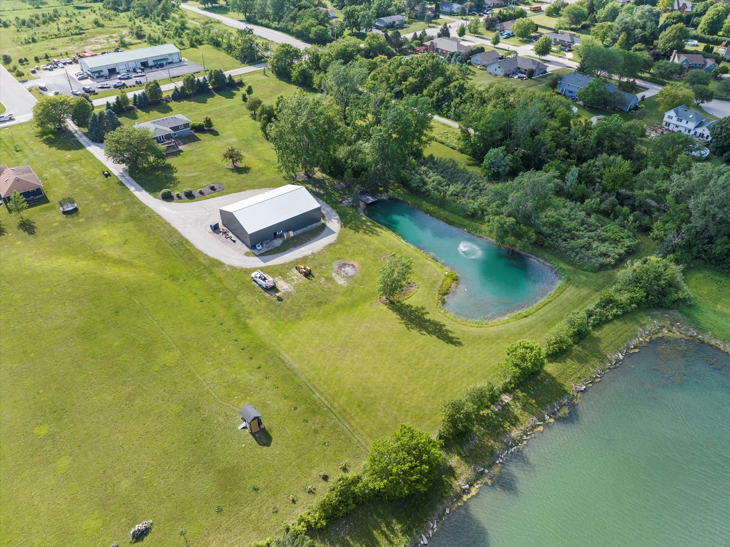 1002 S Schoolhouse Road, New Lenox, IL 60451