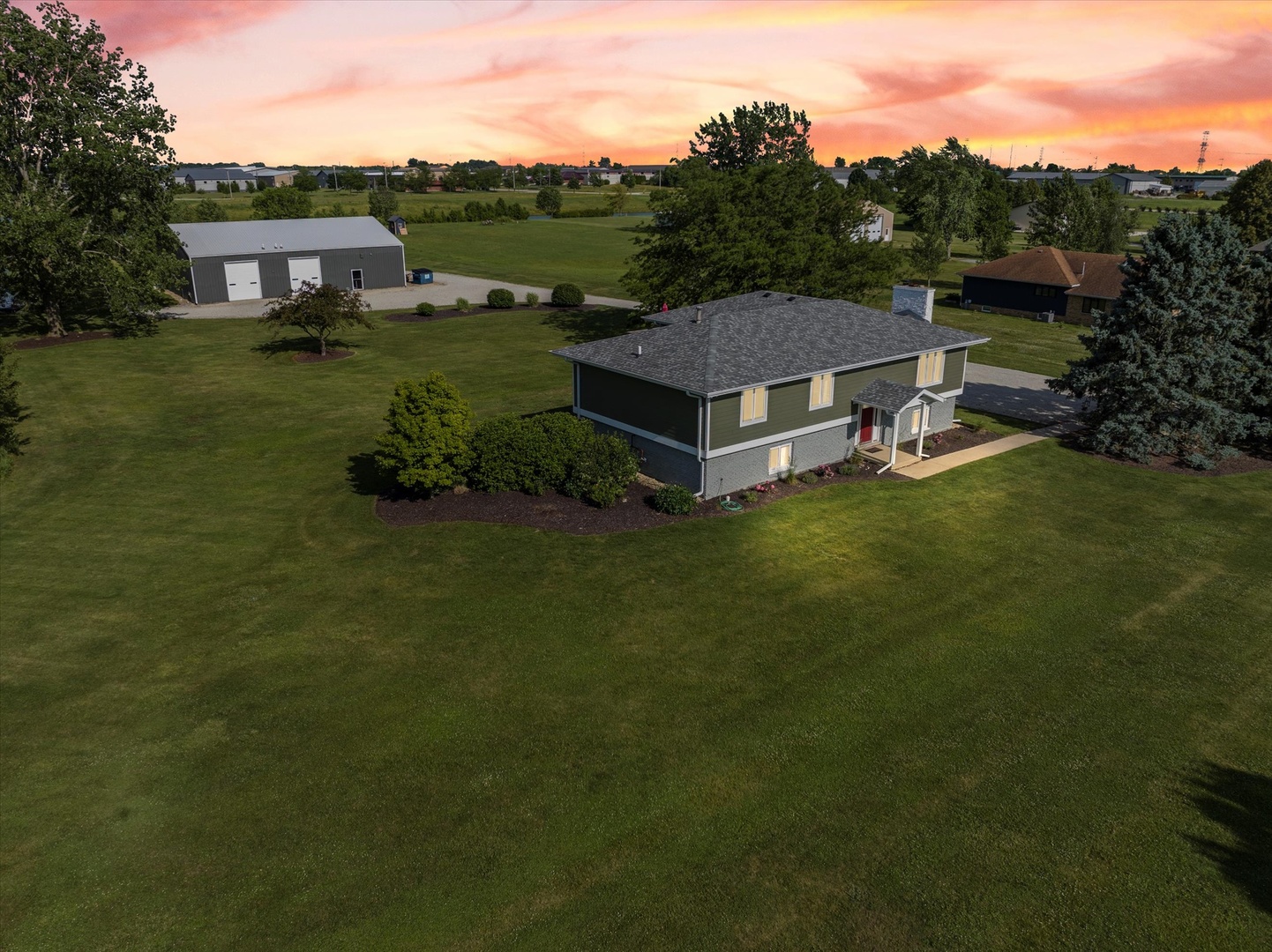1002 S Schoolhouse Road, New Lenox, IL 60451