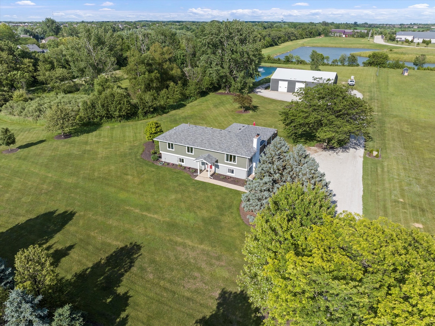 1002 S Schoolhouse Road, New Lenox, IL 60451