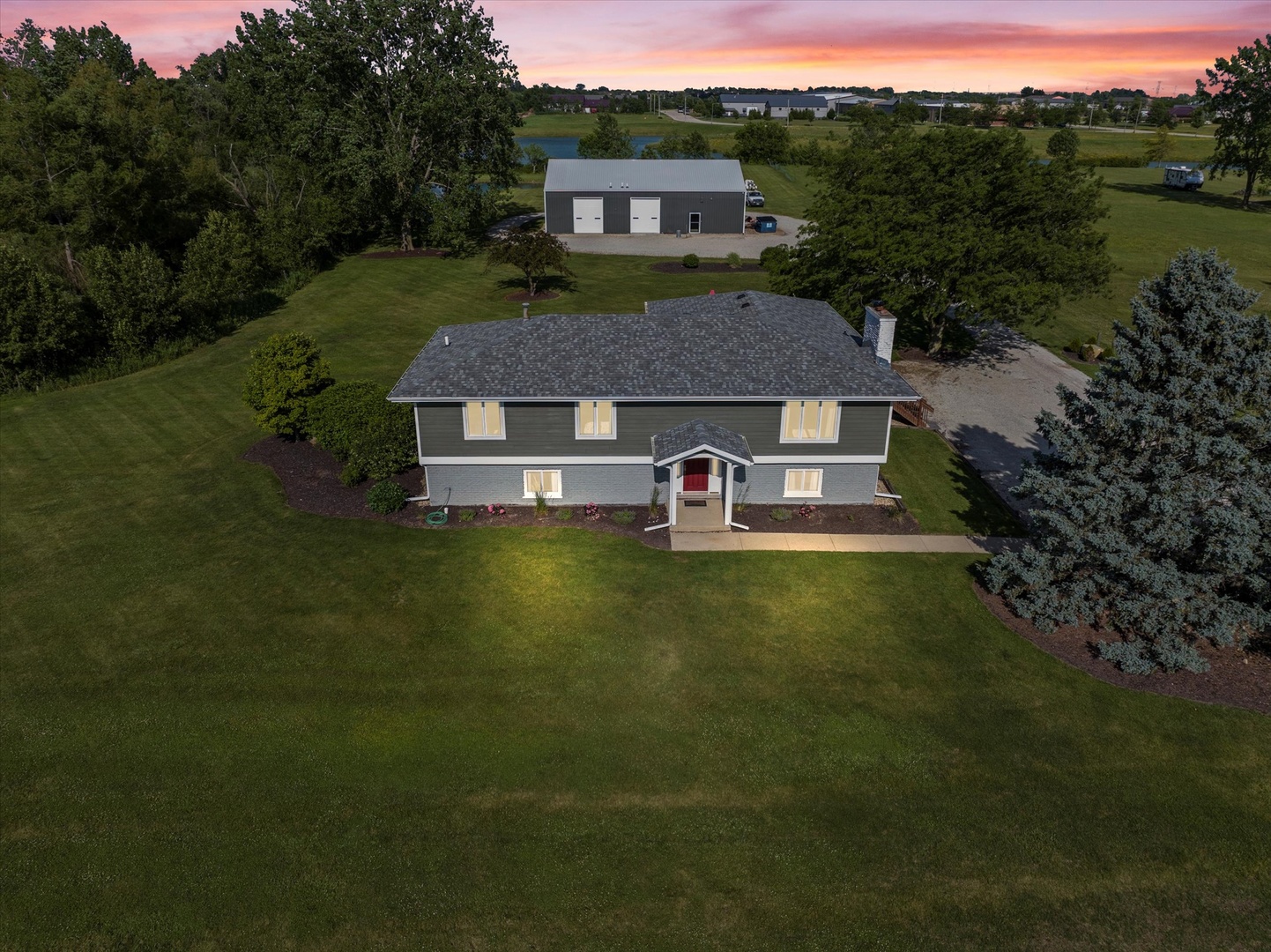 1002 S Schoolhouse Road, New Lenox, IL 60451