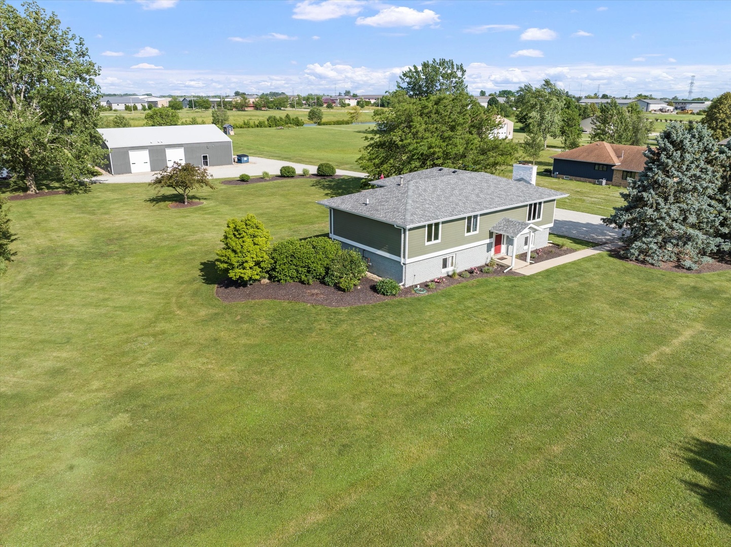 1002 S Schoolhouse Road, New Lenox, IL 60451