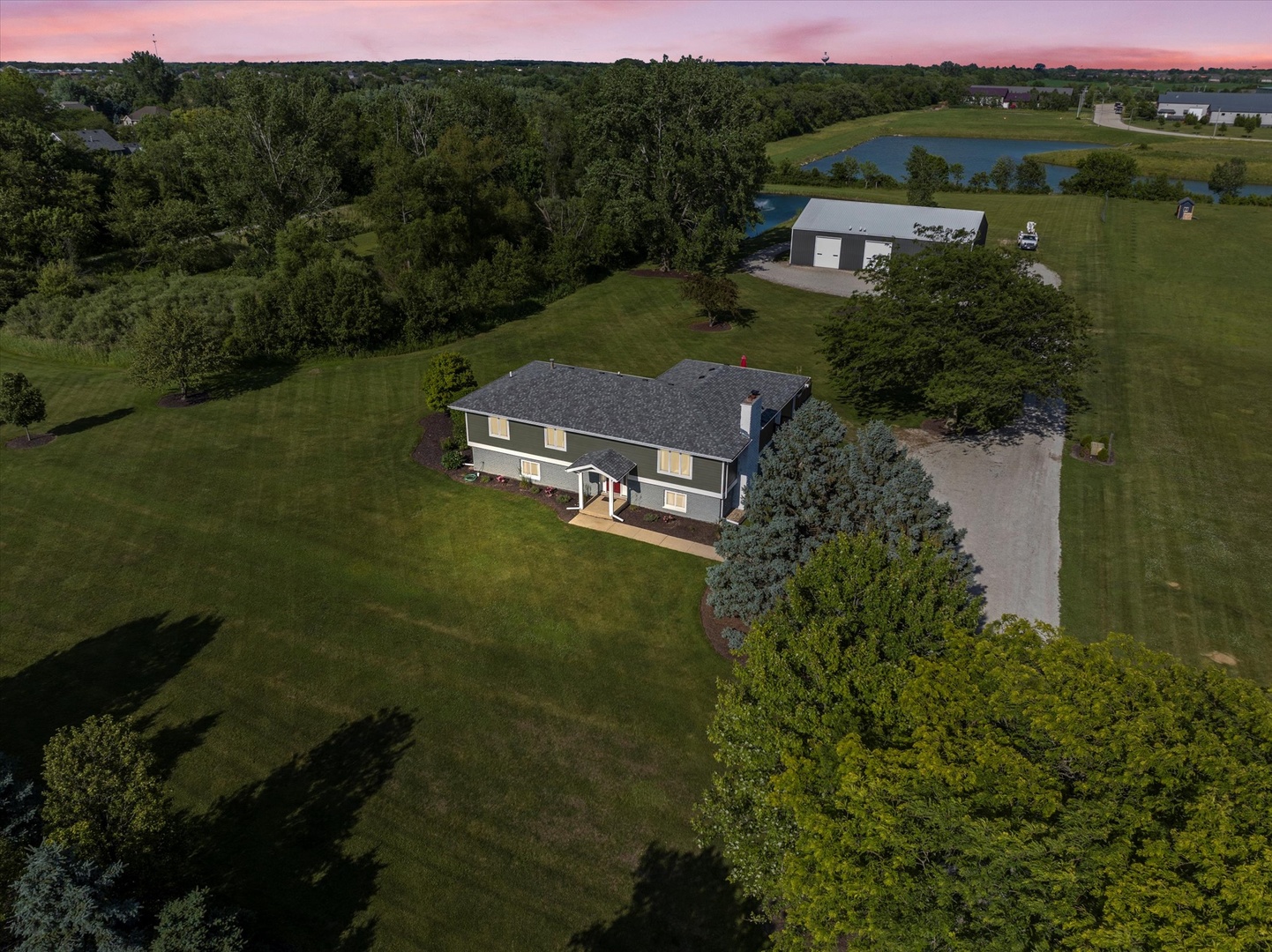1002 S Schoolhouse Road, New Lenox, IL 60451