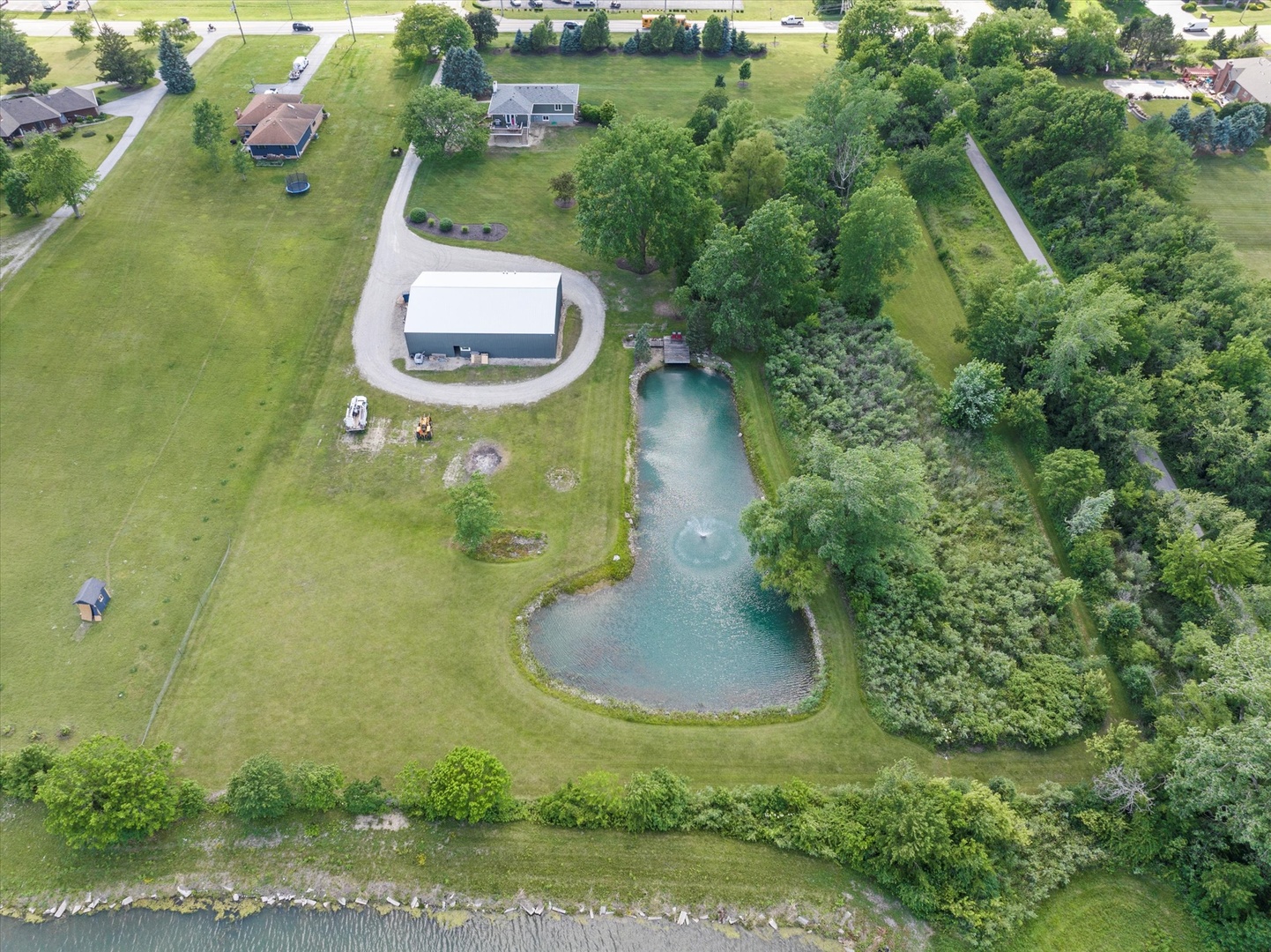 1002 S Schoolhouse Road, New Lenox, IL 60451