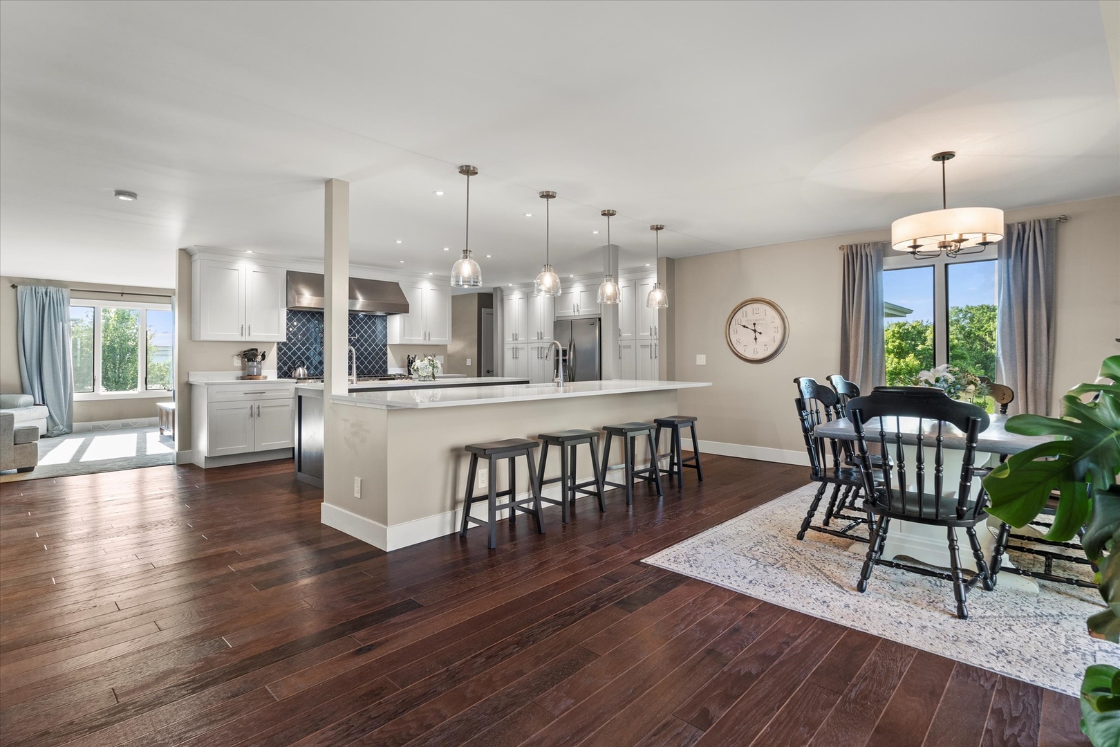1002 S Schoolhouse Road, New Lenox, IL 60451