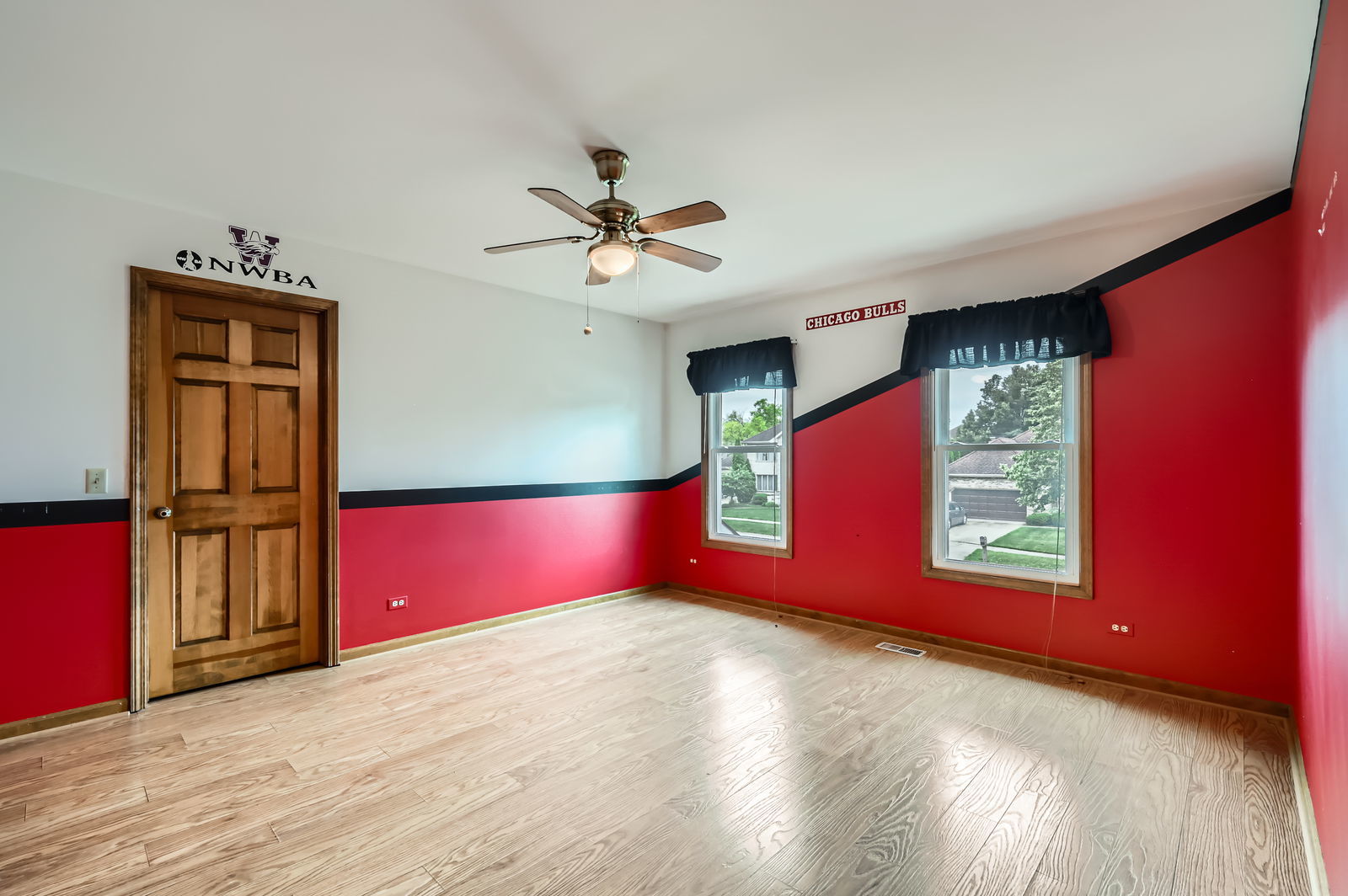 454 Hemlock Lane, Roselle, IL 60172
