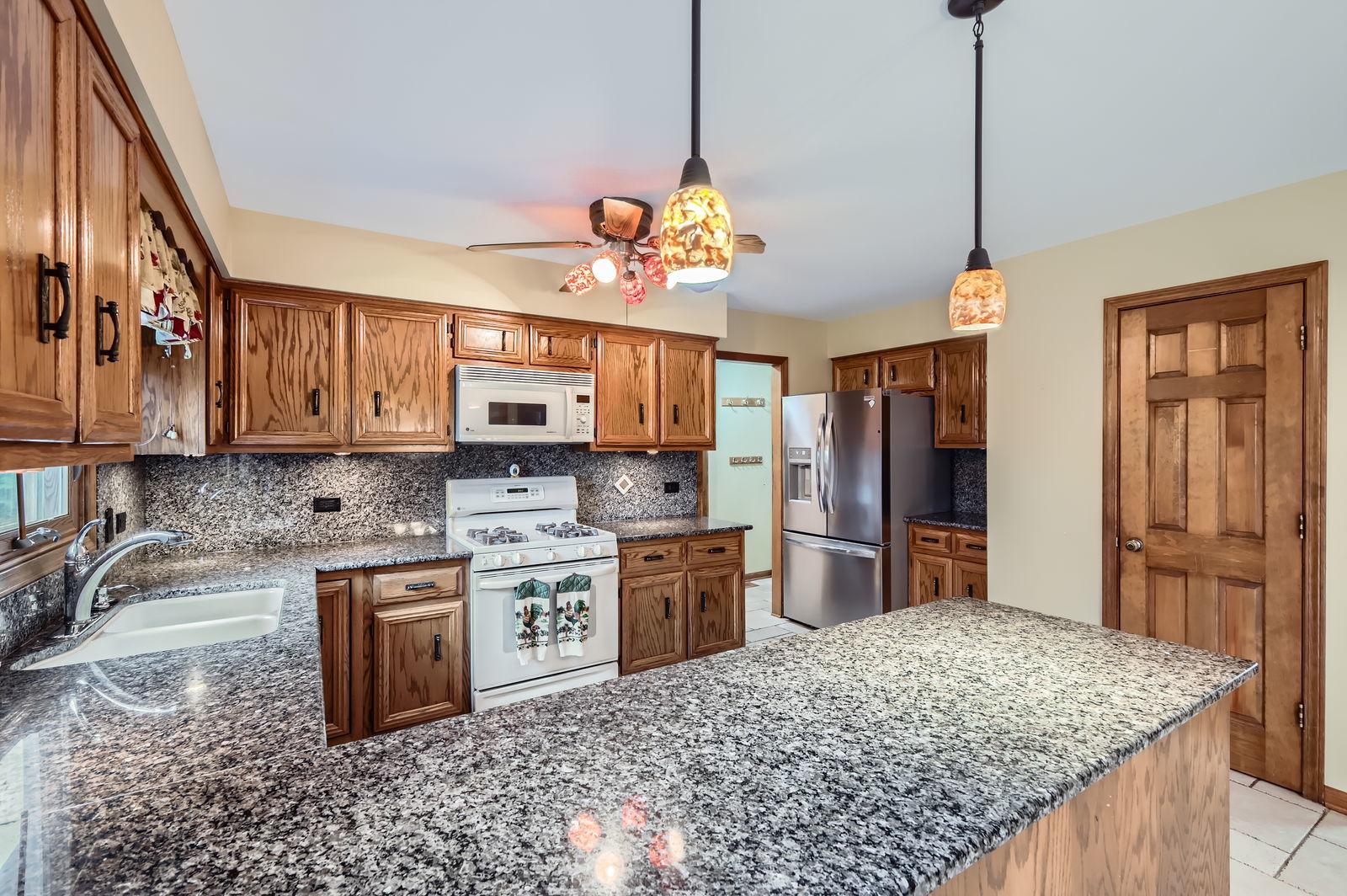 454 Hemlock Lane, Roselle, IL 60172