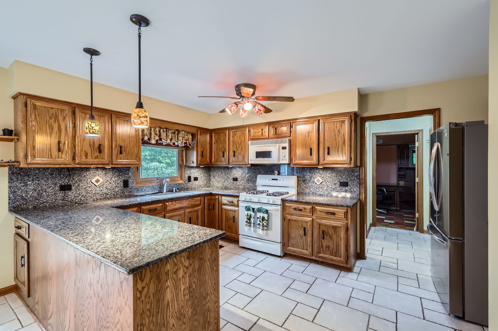 454 Hemlock Lane, Roselle, IL 60172