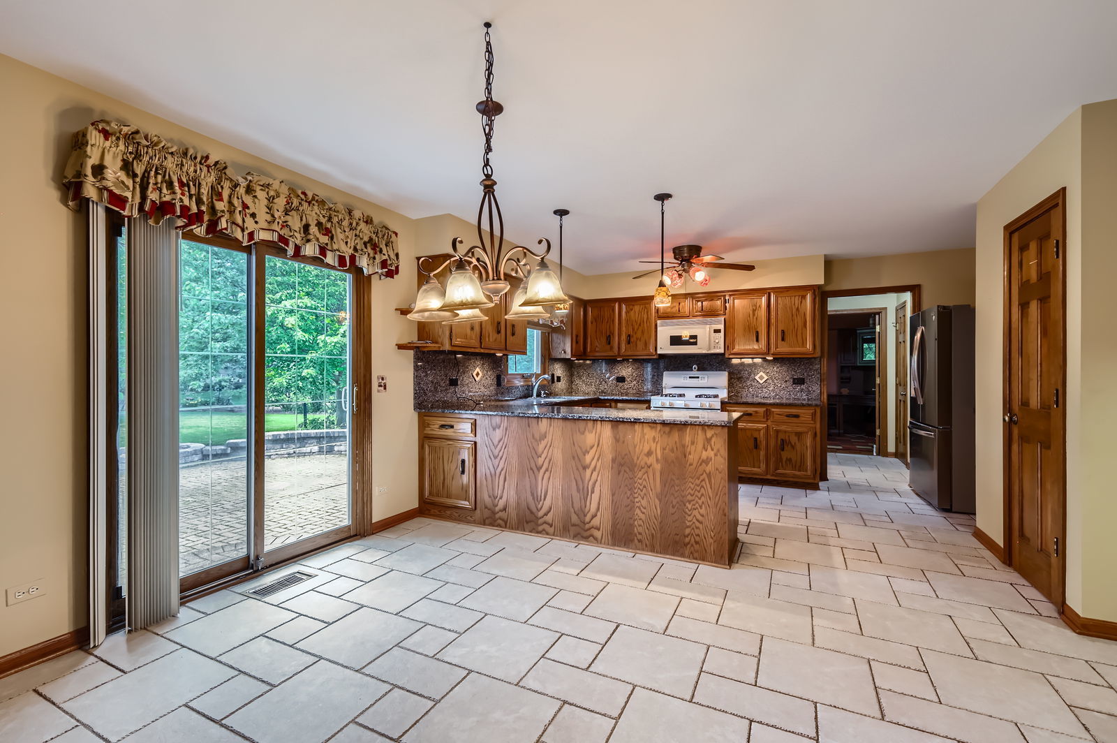 454 Hemlock Lane, Roselle, IL 60172
