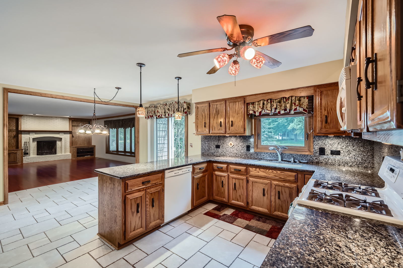 454 Hemlock Lane, Roselle, IL 60172