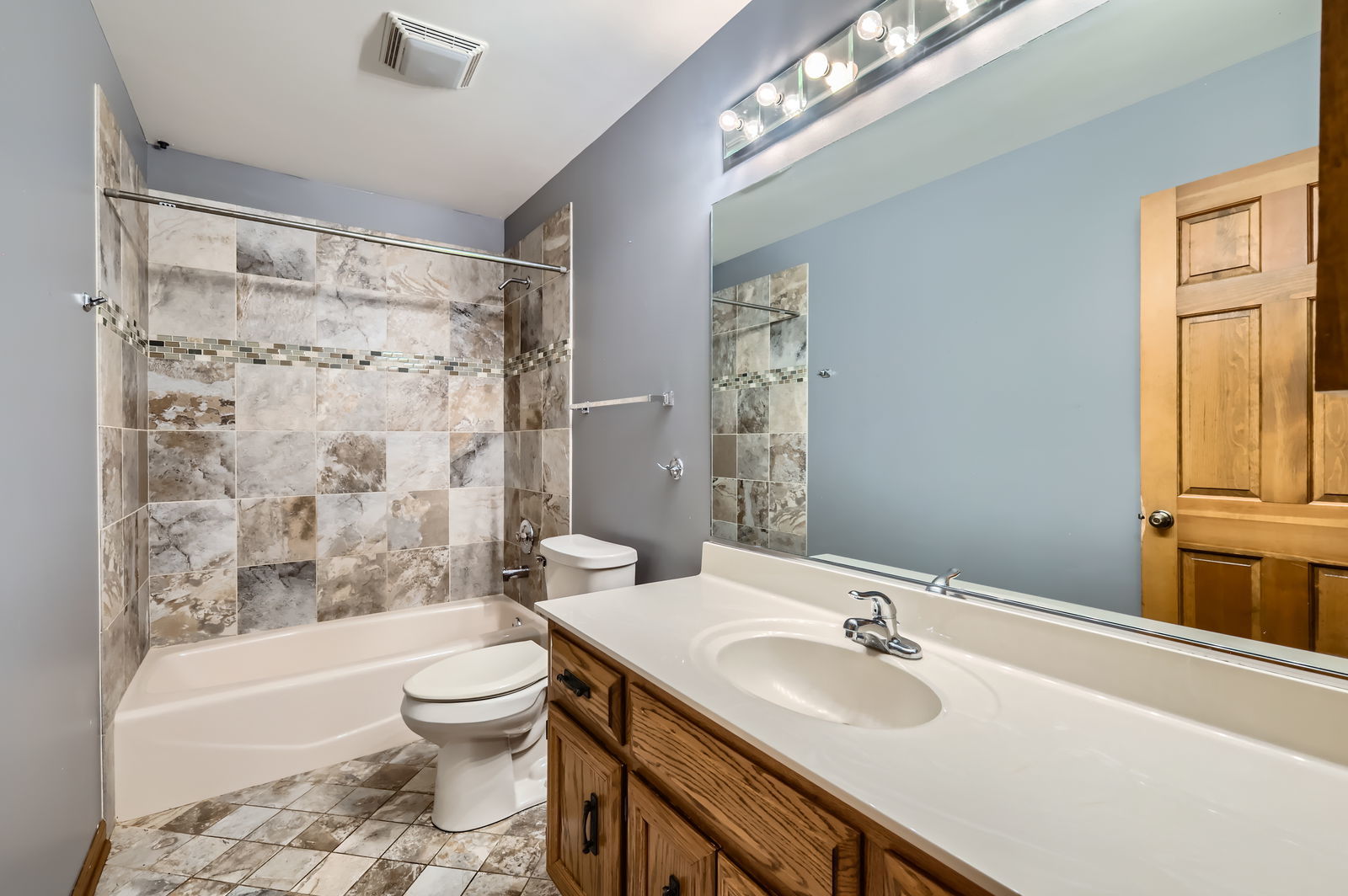 454 Hemlock Lane, Roselle, IL 60172