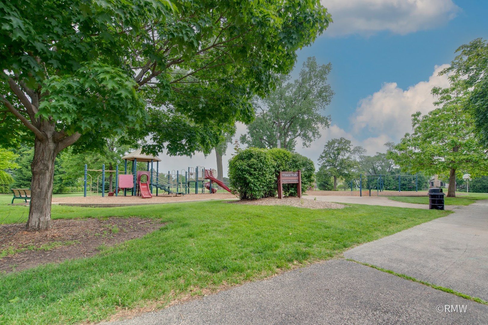 2105 E Mulberry Lane, Arlington Heights, IL 60004