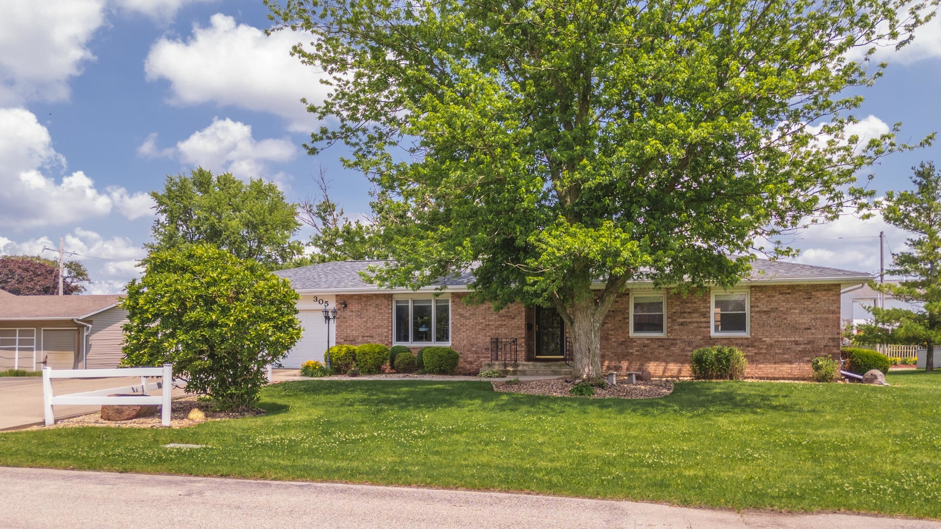 305 S Eighth Avenue, Chenoa, IL 61726