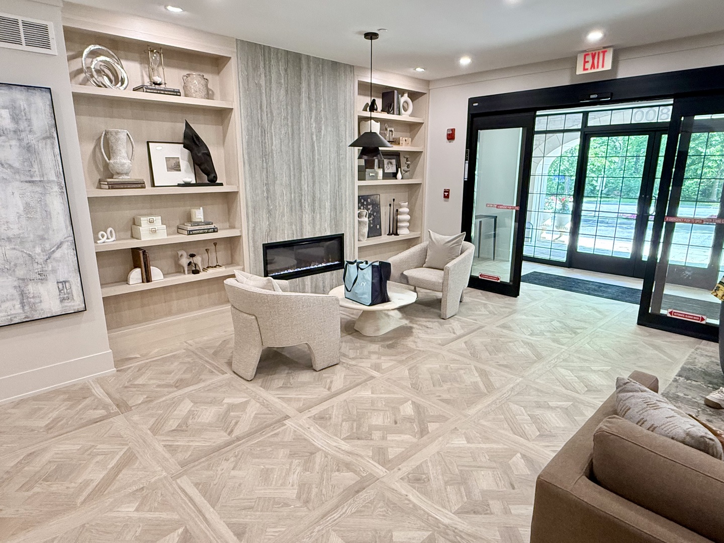 1800 Amberley Court #301, Lake Forest, IL 60045